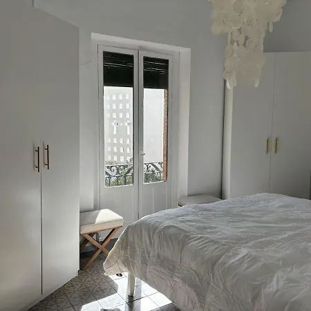 Cathedral And Mateos Gagos Apartment *